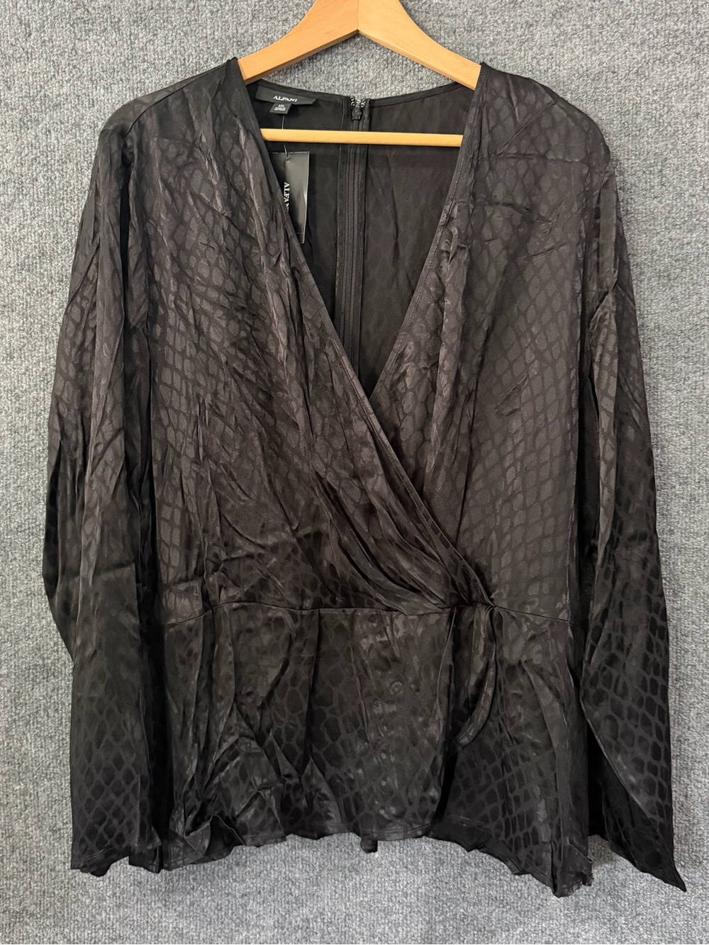 ALFANI Womens Faux Wrap Top Size XXL Black Snake Scales Office Career Shiny